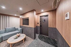 Deluxe Suite, 3 Bedrooms, Non Smoking | Soundproofing, free WiFi - Apartment Hotel 11 Dotonbori 4 (Osaka)