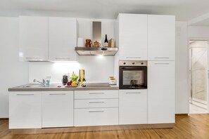 Family Apartment, 1 Bedroom (Bissone With Love) | Private kitchen | Fridge, microwave, oven, stovetop