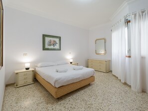 3 bedrooms, individually furnished, iron/ironing board - Beachfront House in Las Palmas Near Las Canteras (Las Palmas de Gran Canaria)