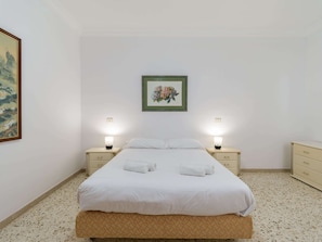 3 bedrooms, individually furnished, iron/ironing board