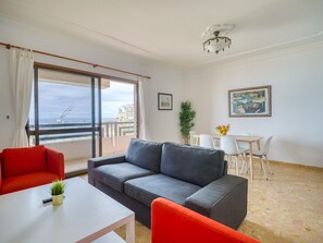 Living room - Beachfront House in Las Palmas Near Las Canteras (Las Palmas de Gran Canaria)