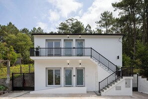 Exterior - Apartment 'Ría De San Cosme María' with Mountain View, Shared Garden and Air Conditioning (San Cosme-Outes)