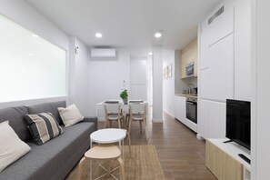 TV - Apartment 'Ría De San Cosme Candida' with Mountain View, Shared Garden and Air Conditioning (San Cosme-Outes)