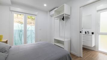 2 slaapkamers, een strijkplank/strijkijzer, beddengoed