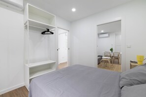2 bedrooms, iron/ironing board, WiFi, bed sheets - Candida Apartment with Mountain Views, Shared Garden, and Air Conditioning (San Cosme-Outes)