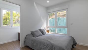 2 slaapkamers, een strijkplank/strijkijzer, beddengoed