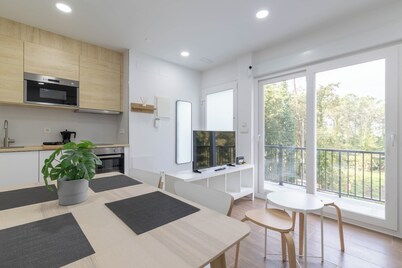 Apartment 'Ría De San Cosme Laxeira' with Mountain View, Shared Garden and Air Conditioning