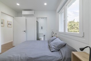 2 chambres, fer et planche à repasser, draps fournis