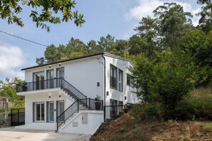 Exterior - Apartment 'Ría San Cosme Aurora' with Mountain View, Shared Garden and Air Conditioning (San Cosme-Outes)