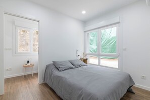 2 bedrooms, iron/ironing board, bed sheets, wheelchair access - Apartment 'Ría San Cosme Aurora' with Mountain View, Shared Garden and Air Conditioning (San Cosme-Outes)