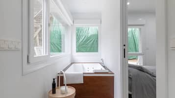 2 bedrooms, iron/ironing board, bed sheets, wheelchair access