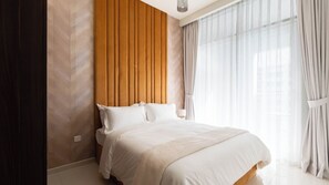 デラックス アパートメント バルコニー レイクビュー | 高級寝具、羽毛の掛け布団、低反発ベッド、セーフティボックス (室内)