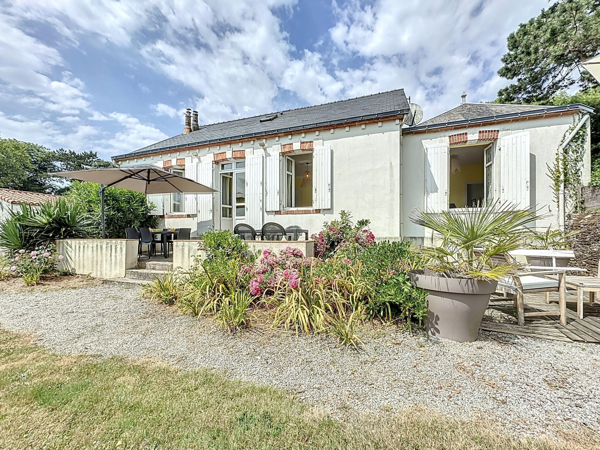 屋外ダイニングエリア