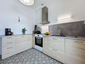 Fridge, microwave, oven, dishwasher