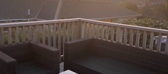 Sun-filled retreat close to the University of Otago and Botanic Gardens