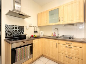 Réfrigérateur, micro-ondes, four