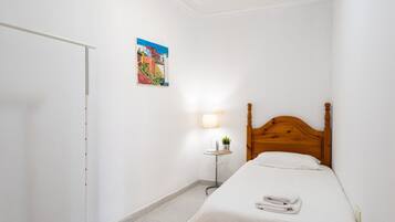 3 kamar tidur dan setrika/meja setrika