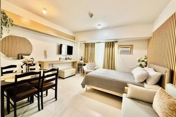 Iron/ironing board, WiFi, bed sheets