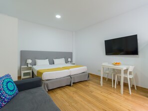 アパートメント | 1 室のベッドルーム、ノートパソコン用作業スペース、アイロン / アイロン台