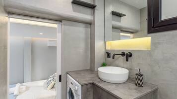 Studio, 1 Double Bed, Microwave, City View | Bathroom | Shower, free toiletries, hair dryer, towels