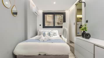 Studio, 1 Double Bed, Microwave, City View | Blackout drapes, iron/ironing board, free WiFi