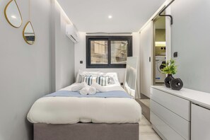 Blackout drapes, iron/ironing board, free WiFi - The ''Oh Boy'' Studio in Athens (Athens)