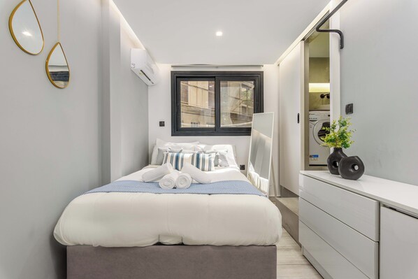 Studio, 1 Double Bed, Microwave, City View | Blackout curtains, iron/ironing board, free WiFi