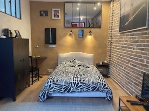 1 quarto, Wi-Fi de cortesia, roupa de cama