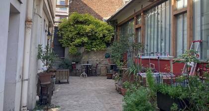 Charmant studio en rez de chaussée sur cour calme.