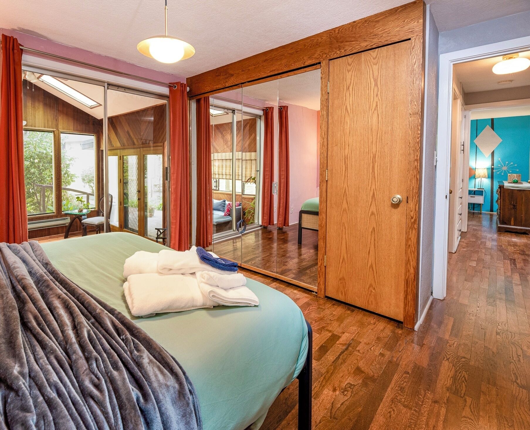 2 dormitorios, tabla de planchar con plancha, wifi gratis y ropa de cama