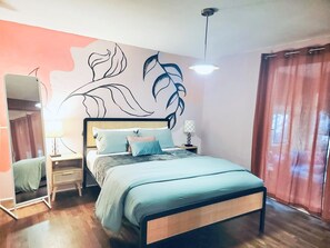 Tabla de planchar con plancha, wifi gratis, ropa de cama