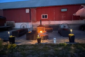 Property grounds - Scenic by the sea Patterdale Apartments (Gamleby)