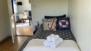 3 bedrooms, laptop workspace, iron/ironing board, free WiFi