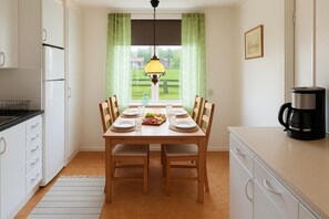 Familjelägenhet - flera sovrum - intill bergen (Scenic by the sea Patterdale) | Eget kök | Kylskåp, mikrovågsugn, ugn och spishäll