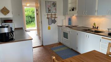 Family Apartment, 2 Bedrooms, Mountainside (Scenic by the sea Patterdale) | Private kitchen | Fridge, microwave, oven, stovetop