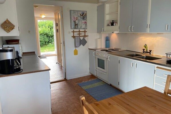 Appartement familial, 2 chambres, côté montagne (Scenic by the sea Patterdale) | Cuisine privée | Réfrigérateur, four à micro-ondes, un four, surface de cuisson