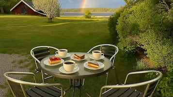 Family Apartment, Multiple Bedrooms, Mountainside (Scenic by the sea Patterdale) | Outdoor dining