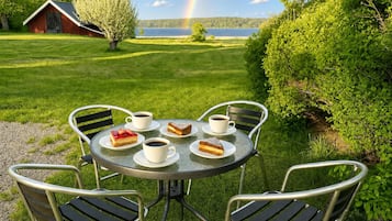 Family Apartment, 2 Bedrooms, Microwave, Mountainside (Patterdale Sea View Apartment II) | Outdoor dining