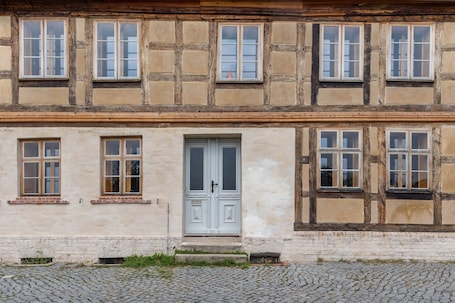Exterior detail. Apartment 'Fischerhaus Havelberg' with Shared Garden and Wi-Fi