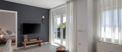 Family Apartment, 1 Bedroom (Modern Seaview Apartman 4 Desamani) | Private kitchen | Fridge, microwave, oven, stovetop