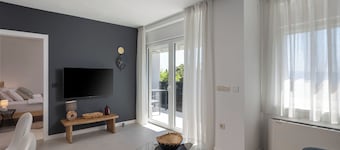 Desamani 975 Apartments