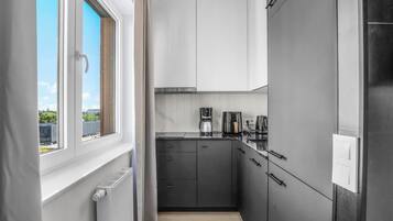 Studio (56) | Private kitchen | Fridge, stovetop, electric kettle, cookware/dishes/utensils