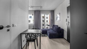 Studio (55) | Living area | Flat-screen TV