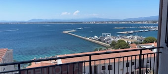 Apartment with a dream view in a prime location - Roses