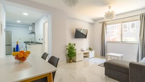 Dining - Apartment in Las Palmas Near Playa de Las Canteras (Las Palmas de Gran Canaria)