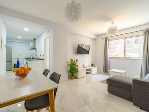 Dining - Apartment in Las Palmas Near Playa de Las Canteras (Las Palmas de Gran Canaria)