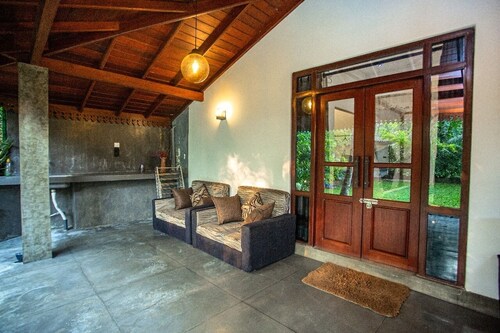 Charming 2-bedroom apartment in lovely Pitiduwa with AC, WiFi