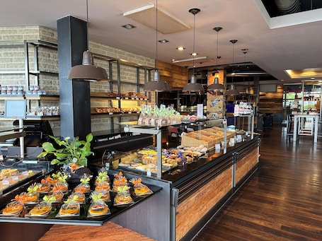 Daily to-go breakfast (CHF 9.90 per person)