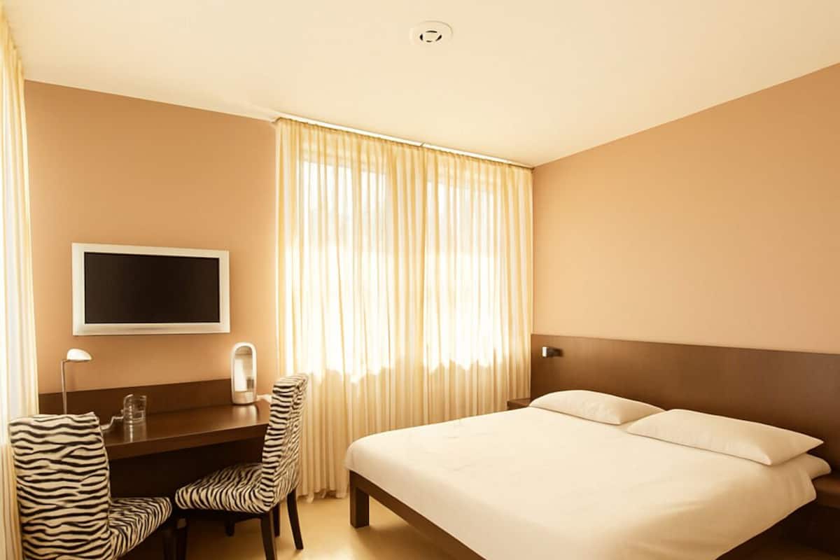 Double Room | Desk, laptop workspace, free WiFi