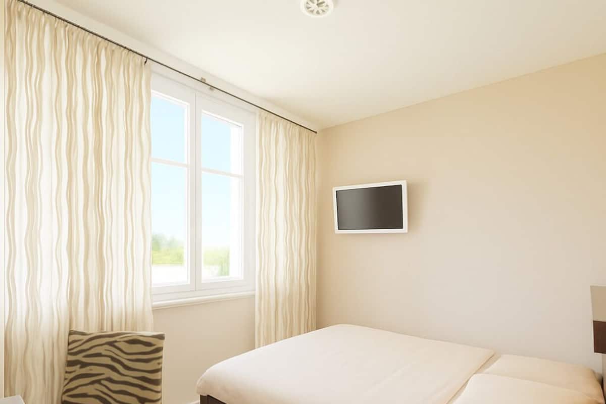Comfort Single Room | Desk, laptop workspace, free WiFi
